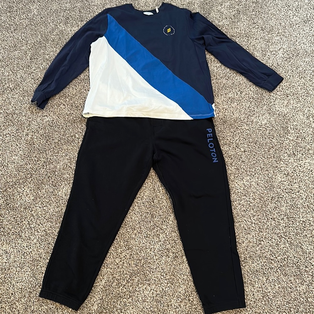 Peloton 2 piece set. Joggers and LS tee. Worn once and in great condition.